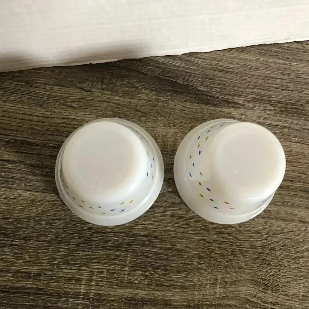 Vintage Dynaware Diamond Patterned Ramekins - Picture 4 of 10